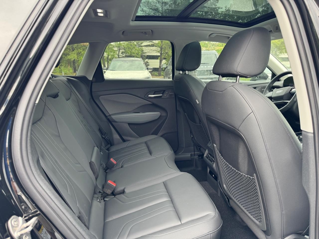 Audi Q3 Vehicle Full-screen Gallery Image 14