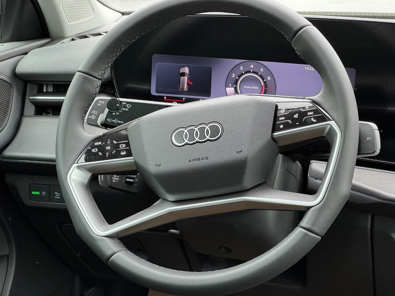 Audi Q3 Vehicle Full-screen Gallery Image 16
