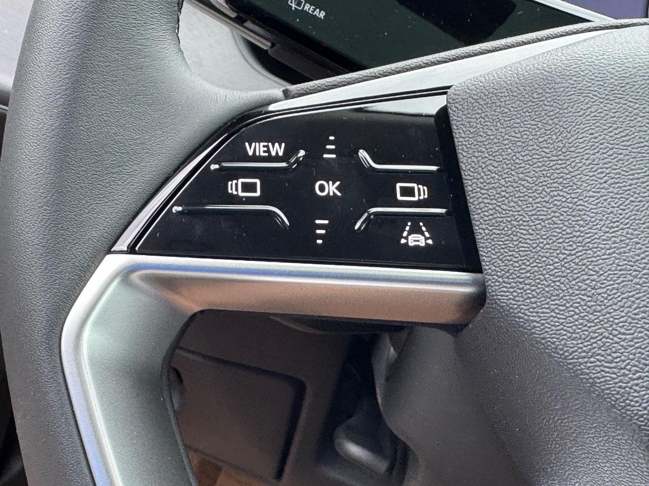 Audi Q3 Vehicle Full-screen Gallery Image 22