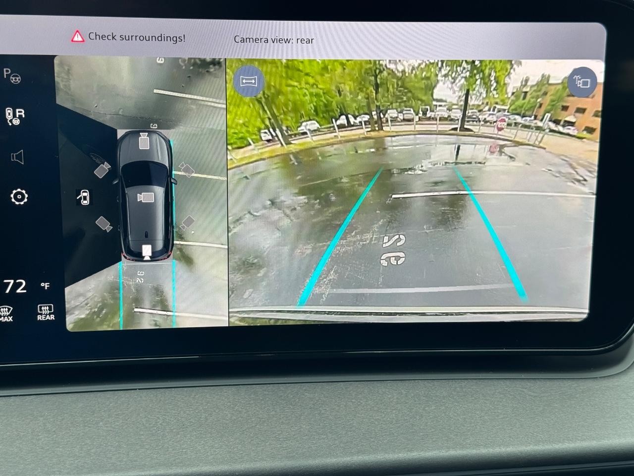 Audi Q3 Vehicle Full-screen Gallery Image 26