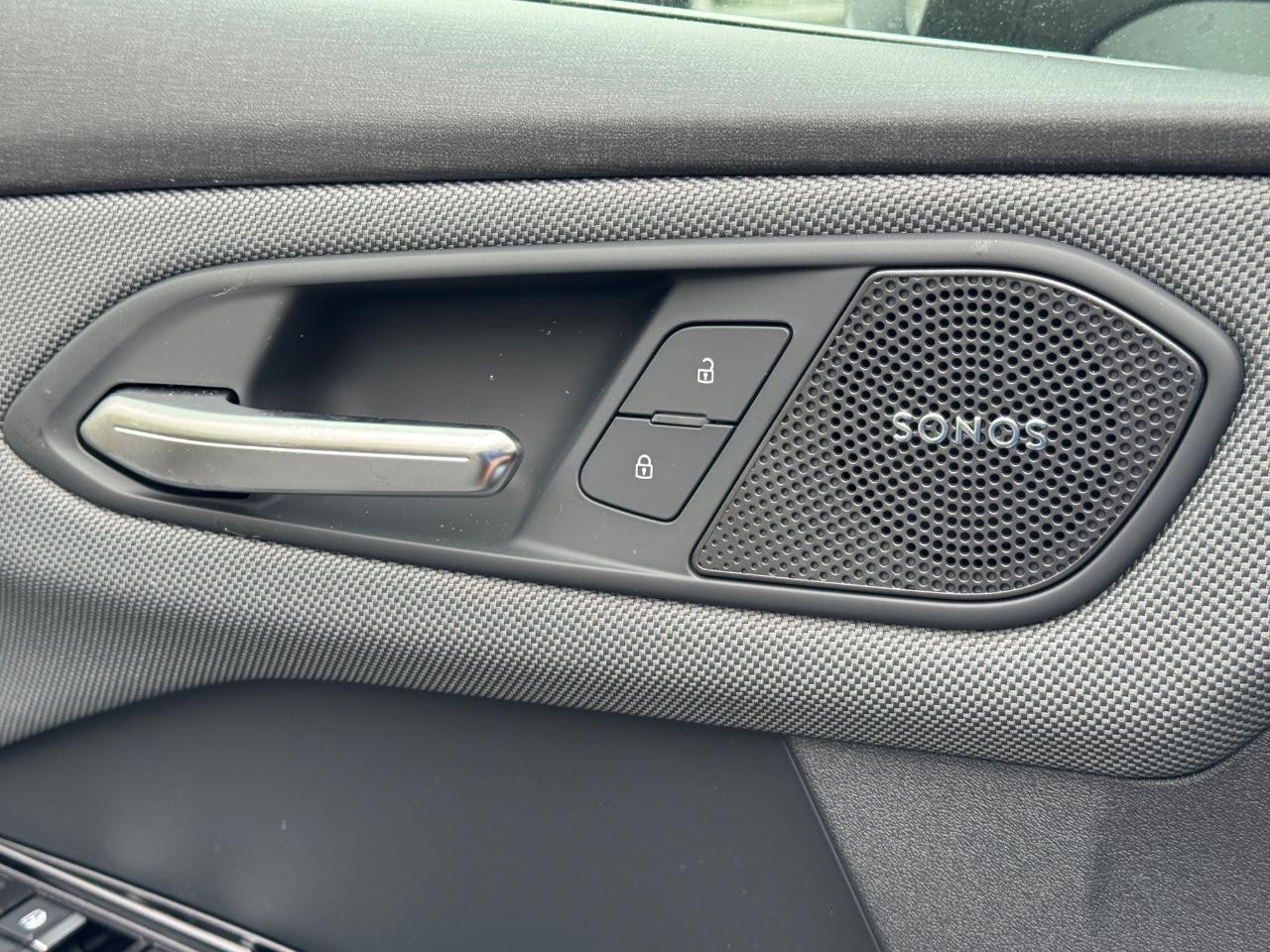Audi Q3 Vehicle Full-screen Gallery Image 27