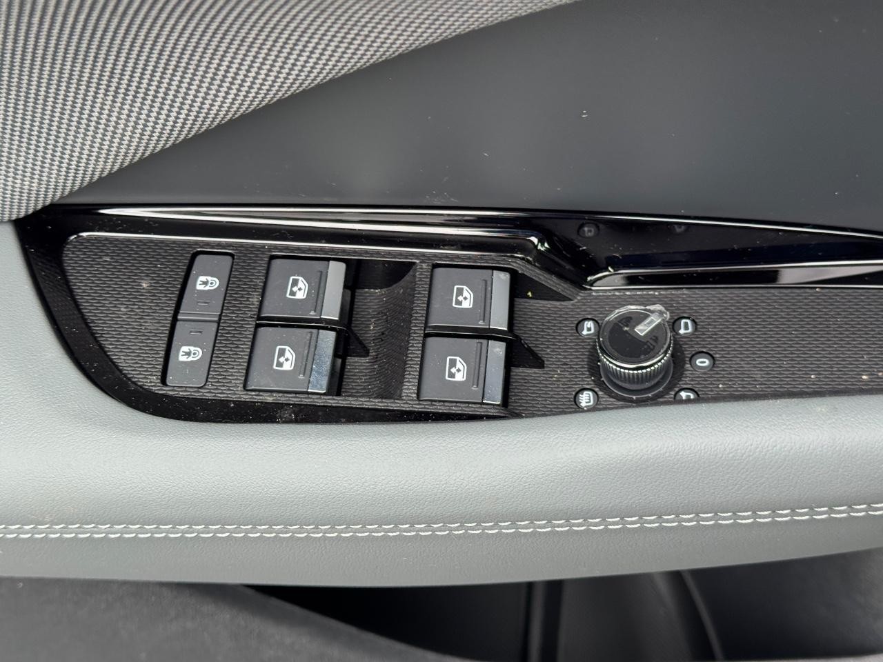 Audi Q3 Vehicle Full-screen Gallery Image 30