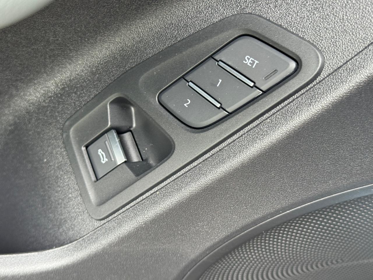 Audi Q3 Vehicle Full-screen Gallery Image 31