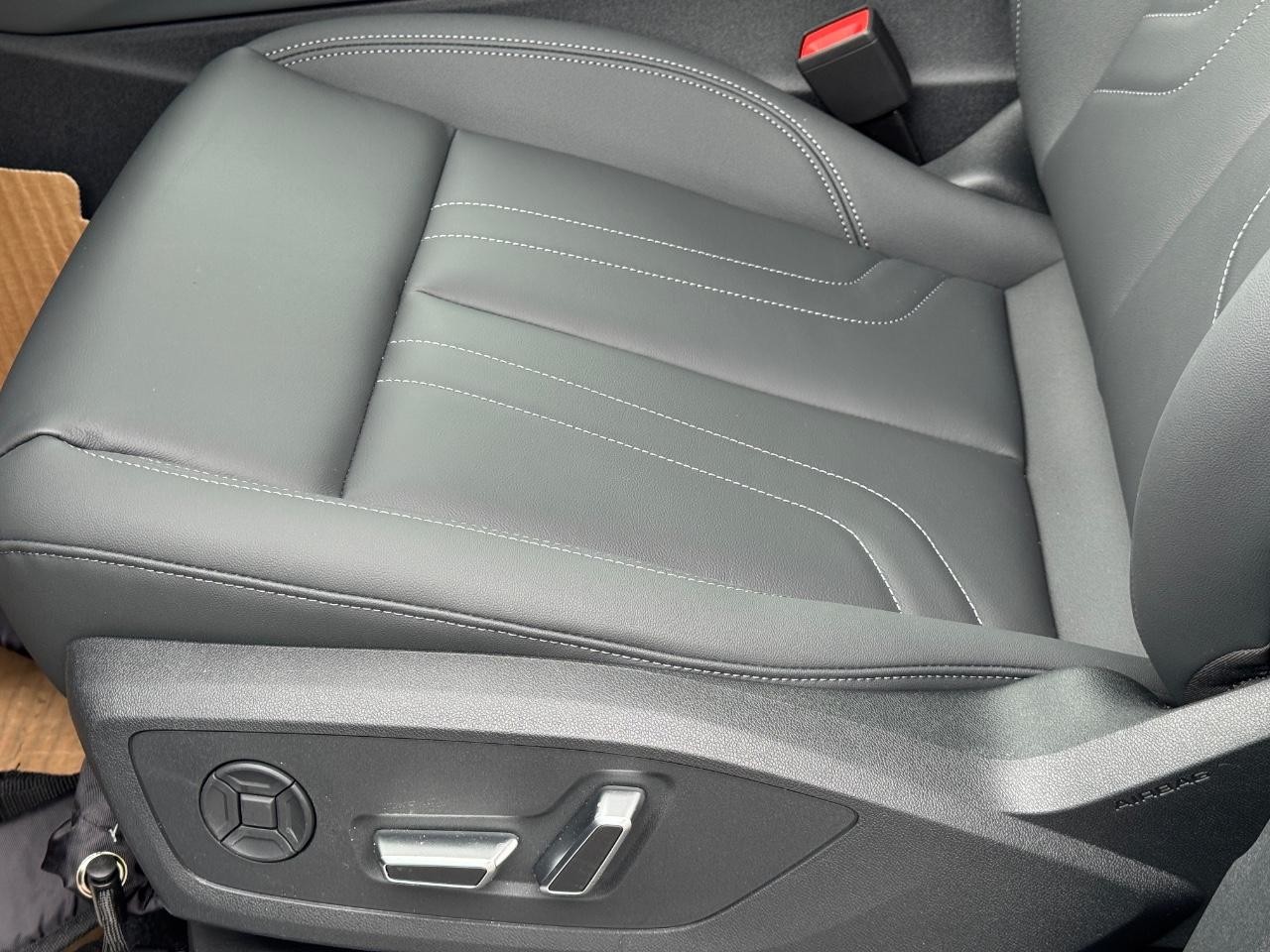 Audi Q3 Vehicle Full-screen Gallery Image 34