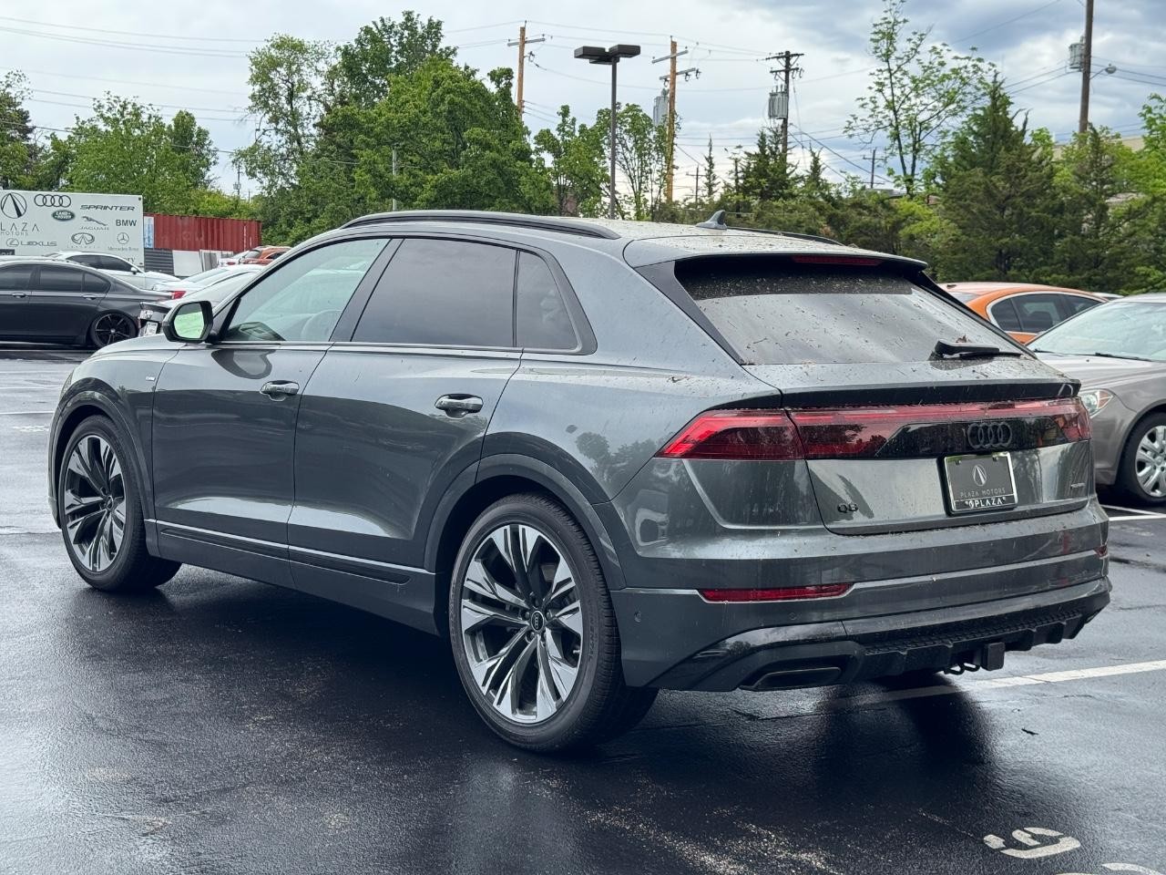 Audi Q8 Vehicle Full-screen Gallery Image 3