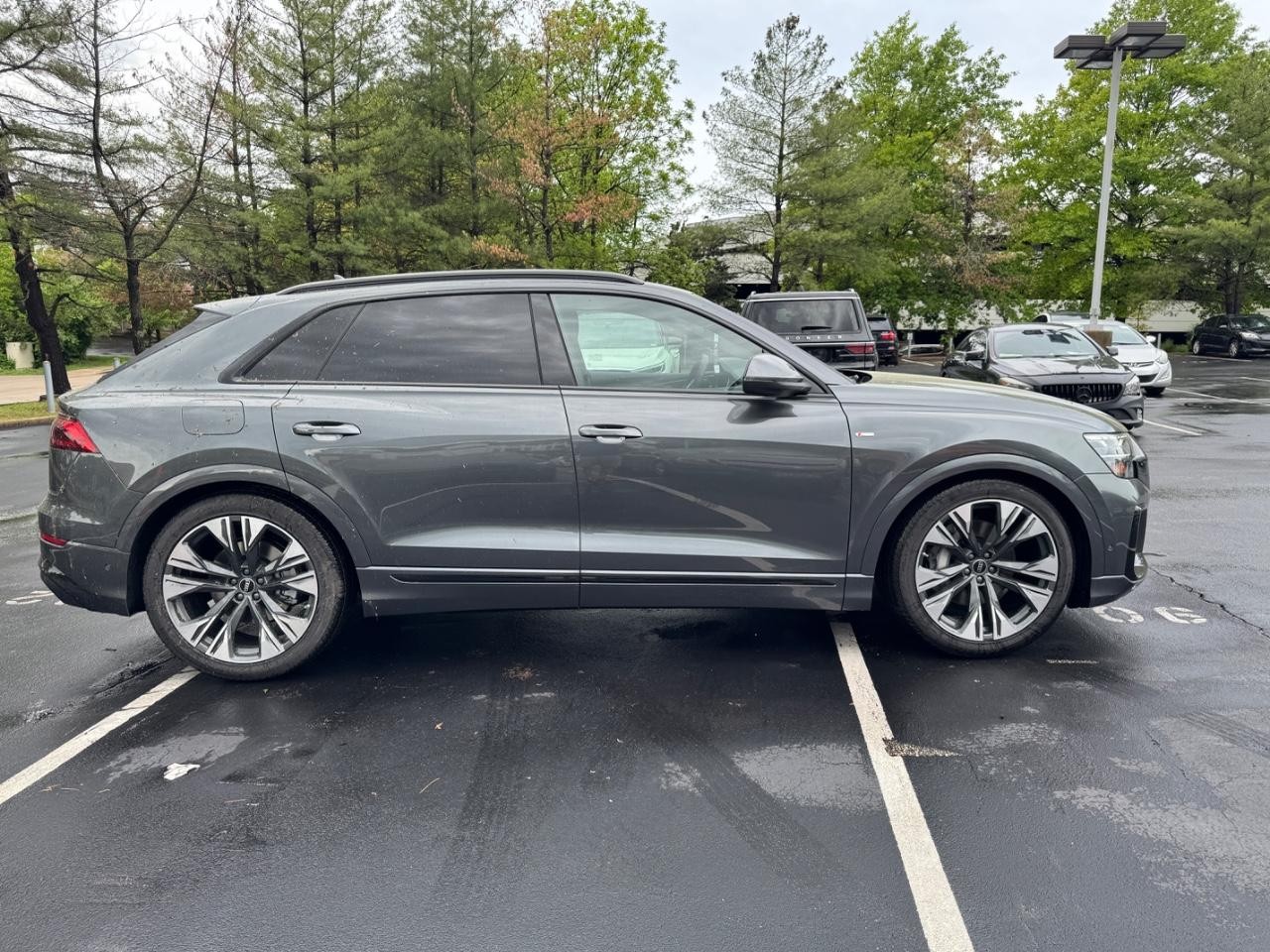 Audi Q8 Vehicle Full-screen Gallery Image 8