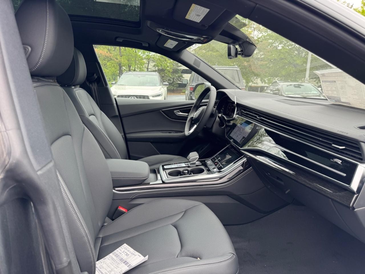 Audi Q8 Vehicle Full-screen Gallery Image 13