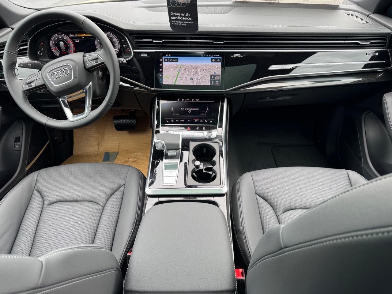 Audi Q8 Vehicle Full-screen Gallery Image 15