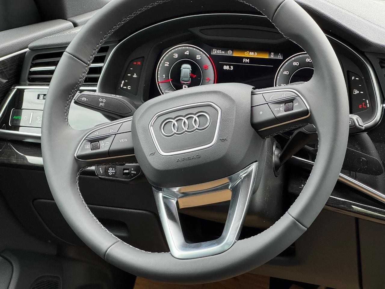 Audi Q8 Vehicle Full-screen Gallery Image 16