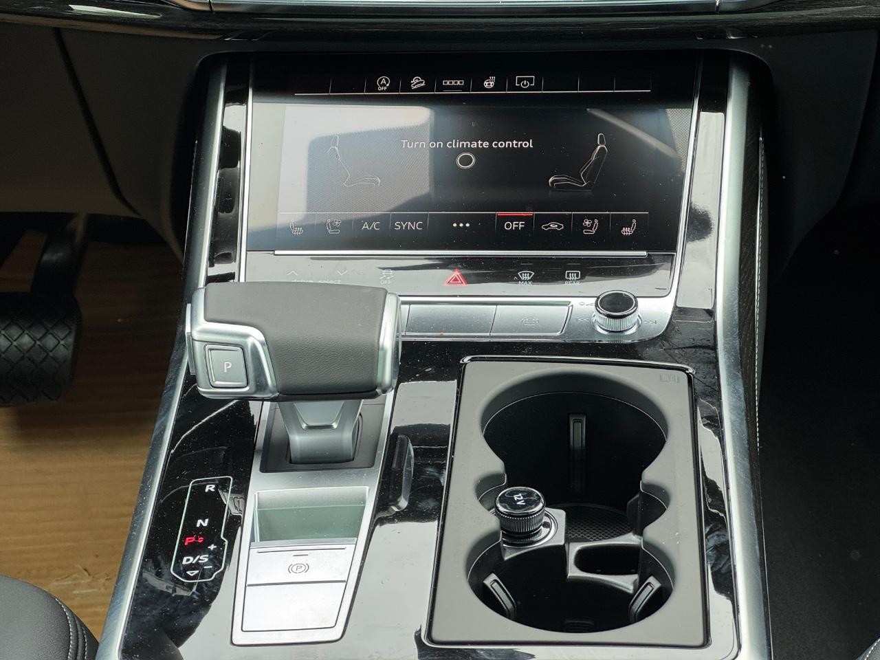 Audi Q8 Vehicle Full-screen Gallery Image 18
