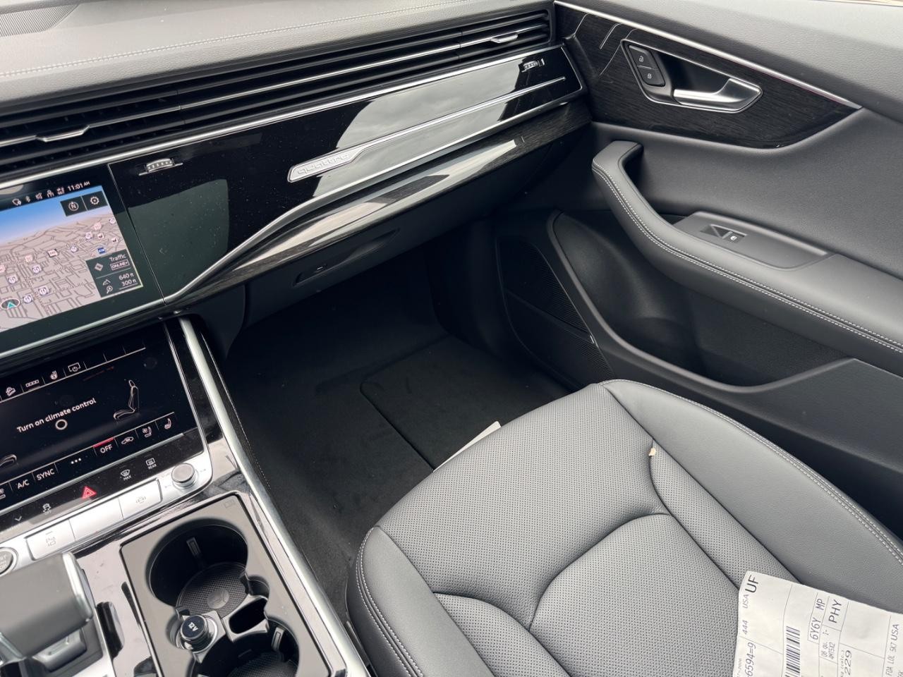 Audi Q8 Vehicle Full-screen Gallery Image 19