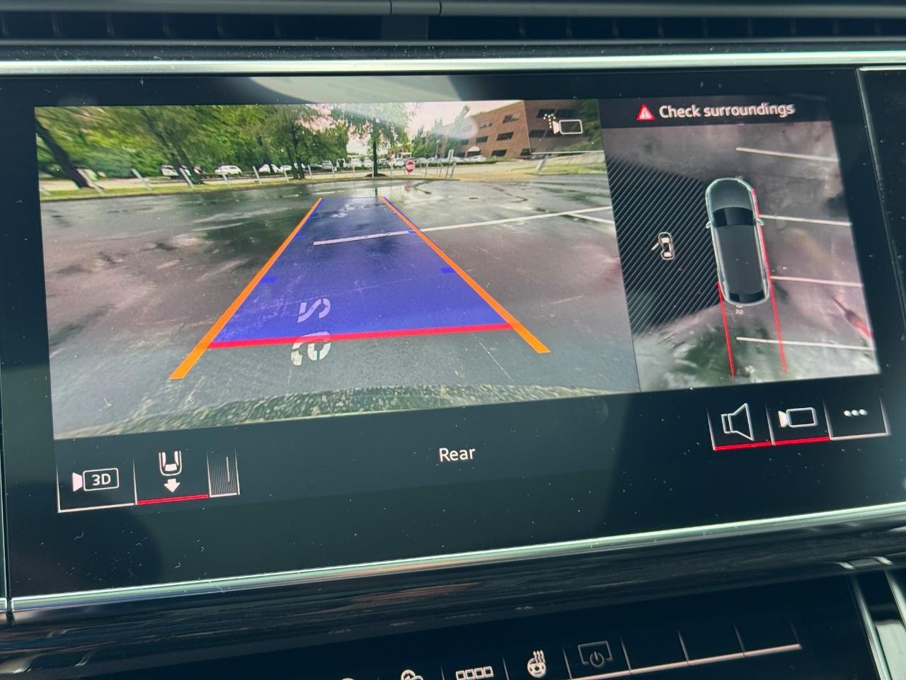 Audi Q8 Vehicle Full-screen Gallery Image 26