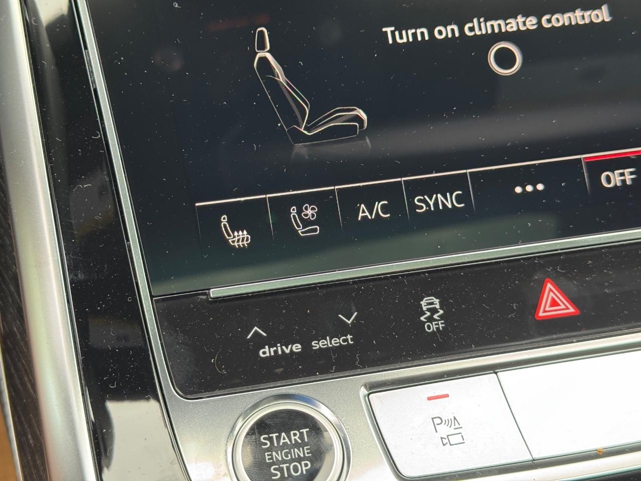 Audi Q8 Vehicle Full-screen Gallery Image 27