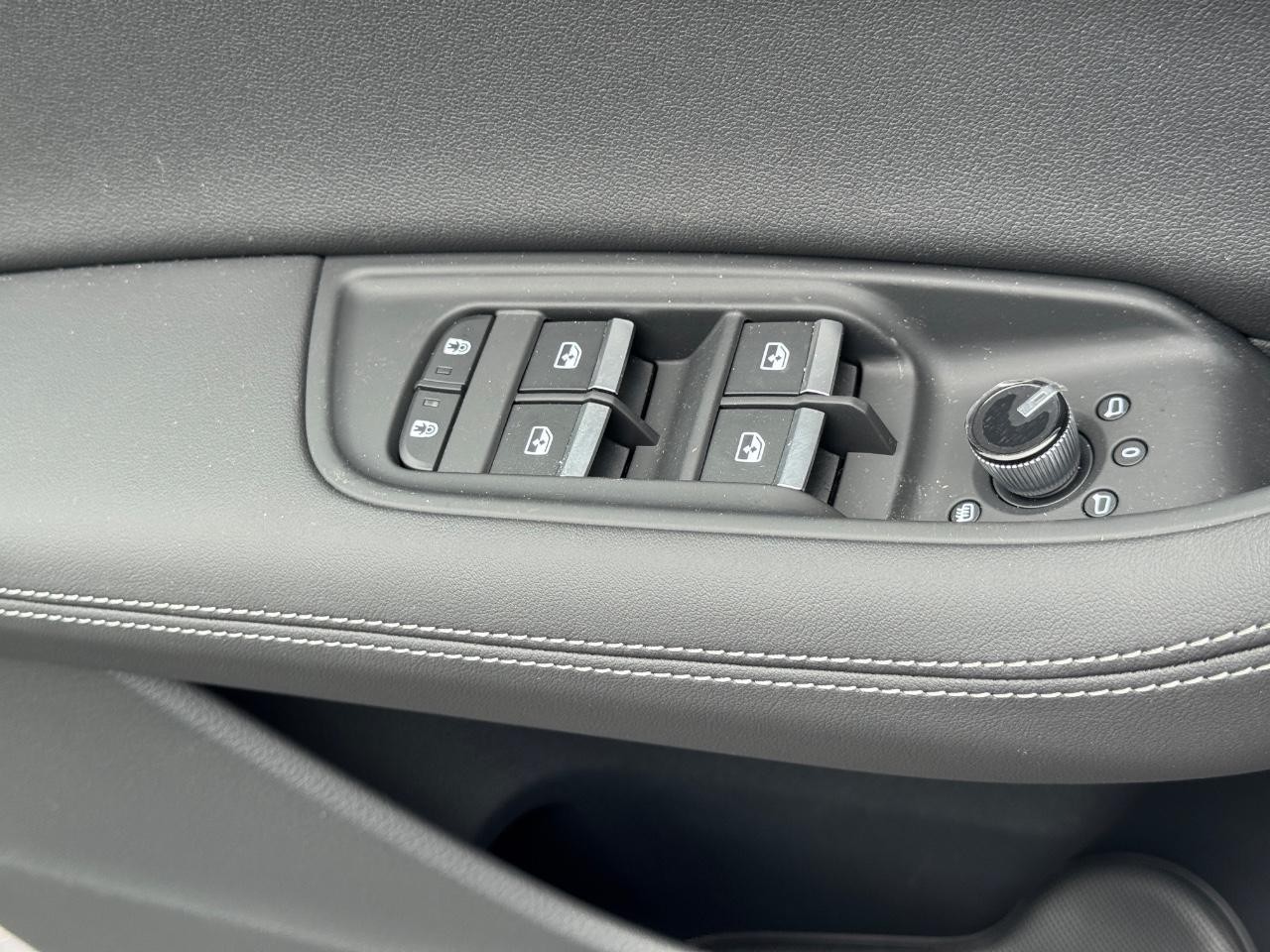 Audi Q8 Vehicle Full-screen Gallery Image 29