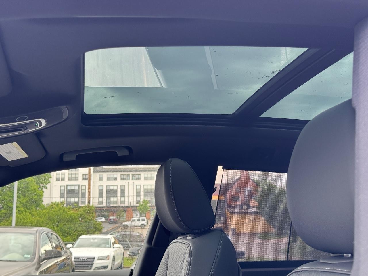 Audi Q8 Vehicle Full-screen Gallery Image 30