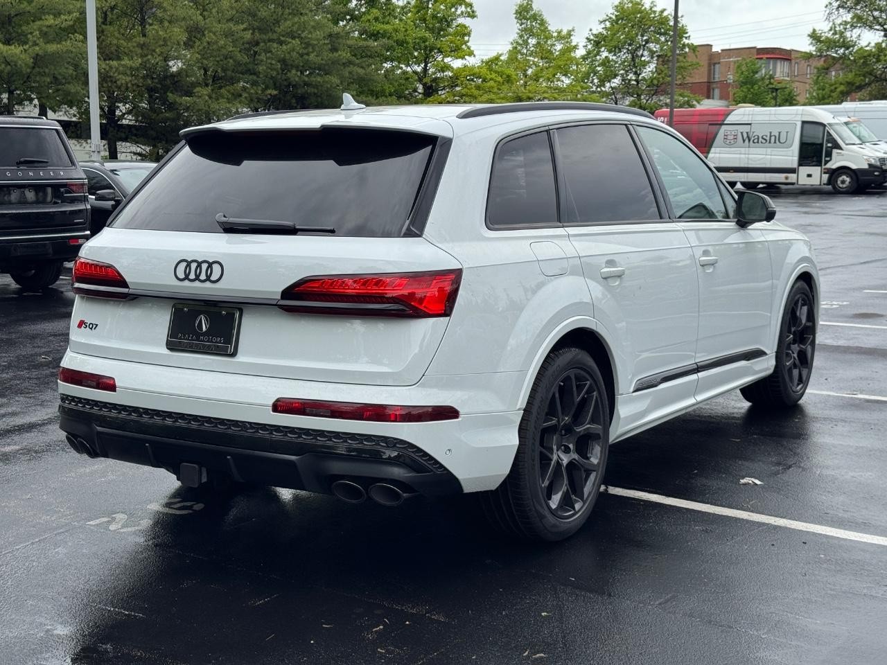 Audi SQ7 Vehicle Full-screen Gallery Image 6