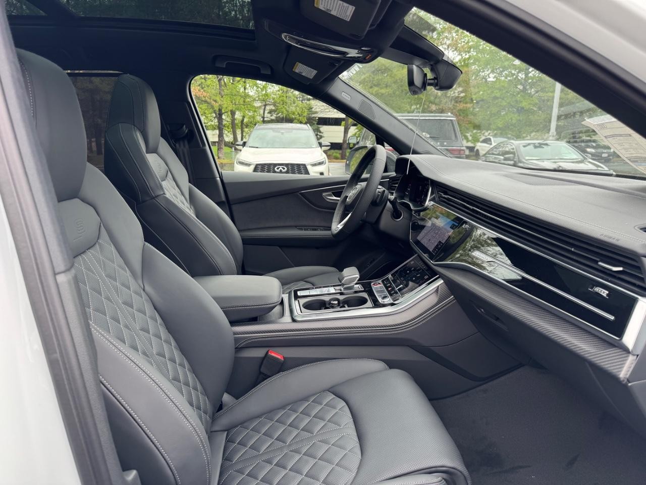 Audi SQ7 Vehicle Full-screen Gallery Image 13