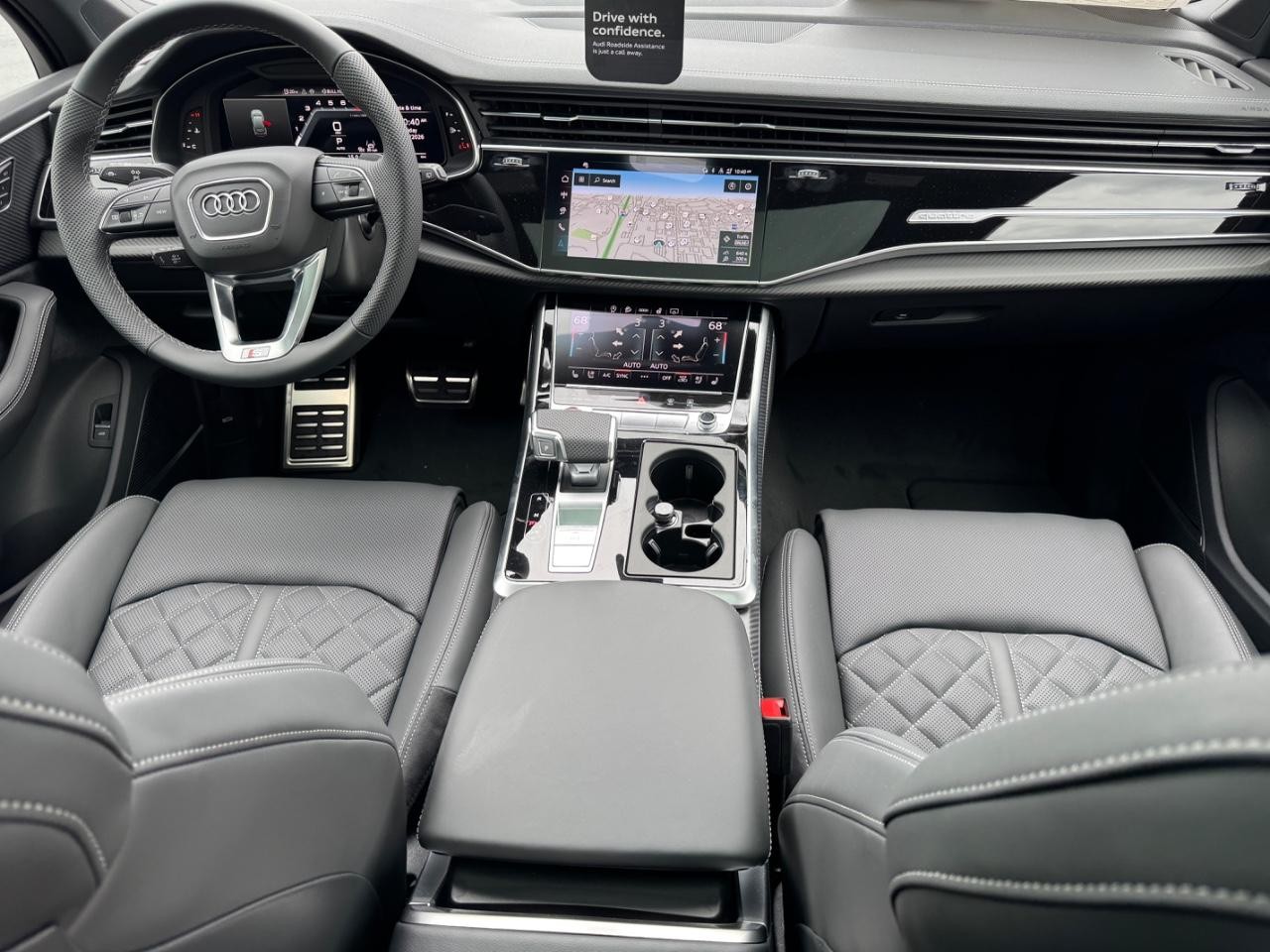 Audi SQ7 Vehicle Full-screen Gallery Image 15