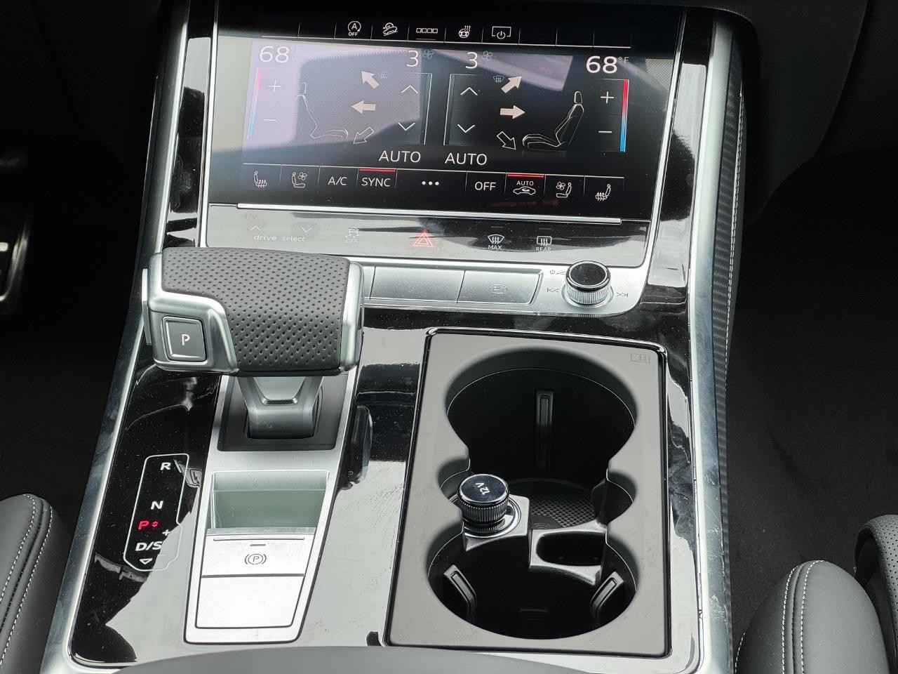 Audi SQ7 Vehicle Full-screen Gallery Image 18