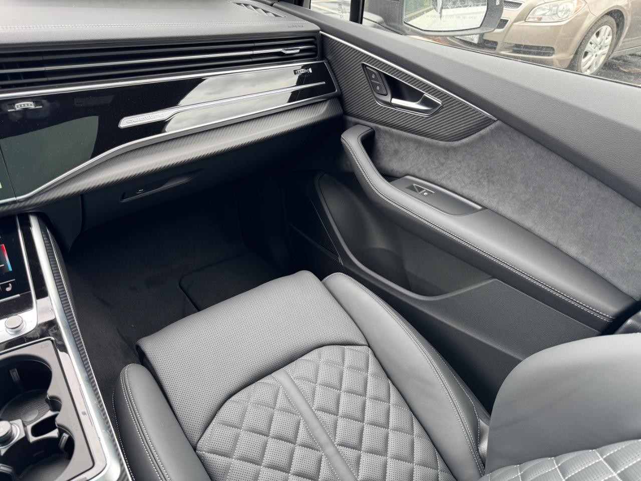 Audi SQ7 Vehicle Full-screen Gallery Image 19