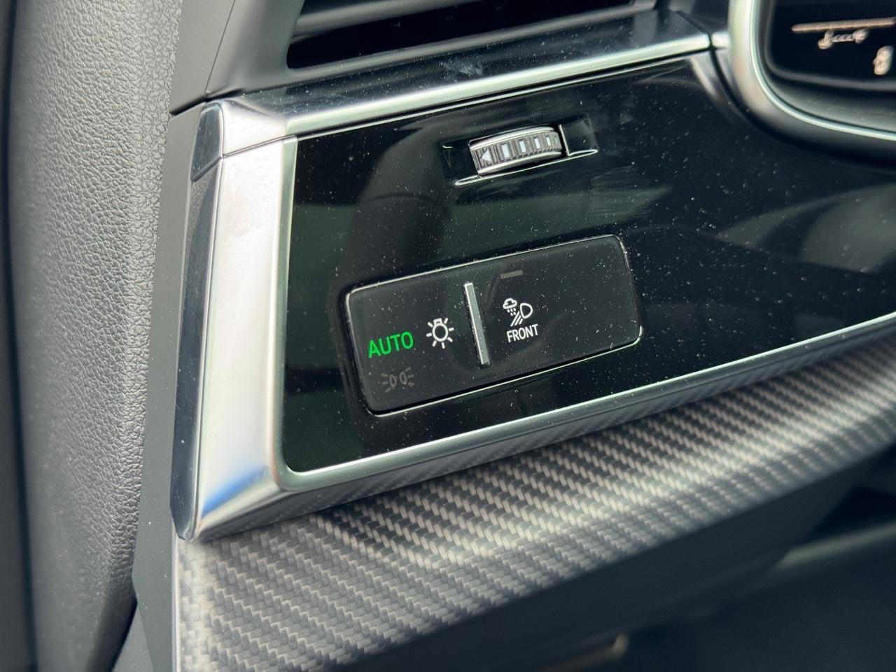 Audi SQ7 Vehicle Full-screen Gallery Image 21