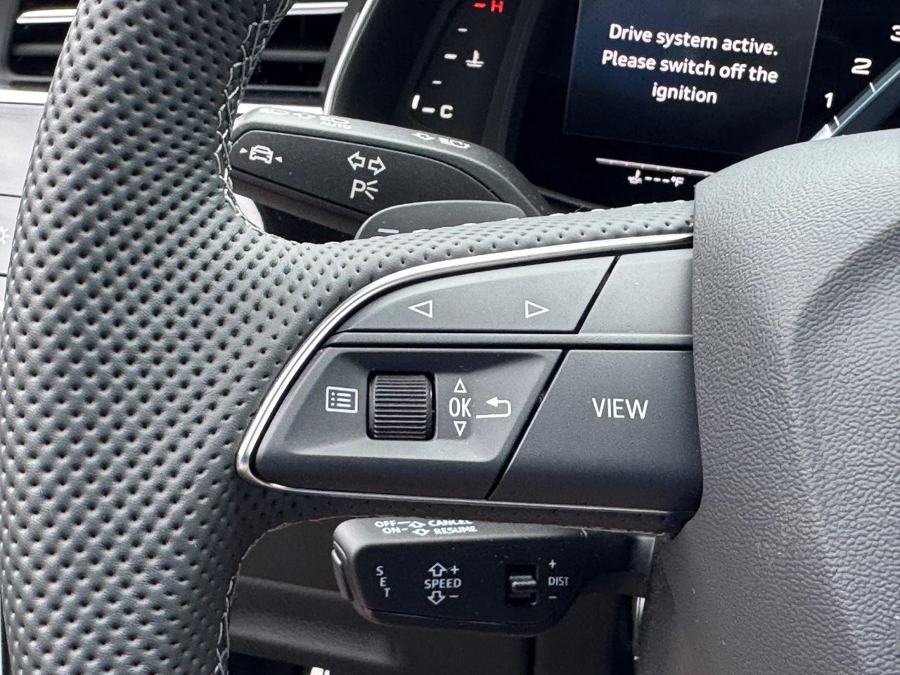 Audi SQ7 Vehicle Full-screen Gallery Image 22