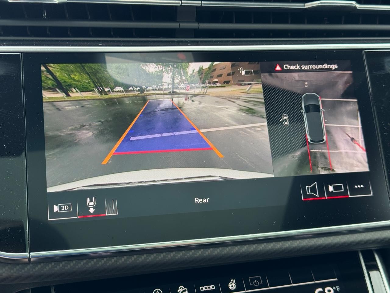 Audi SQ7 Vehicle Full-screen Gallery Image 26