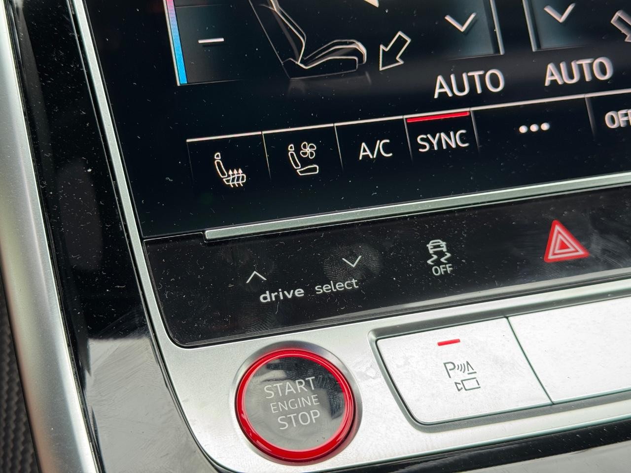 Audi SQ7 Vehicle Full-screen Gallery Image 27