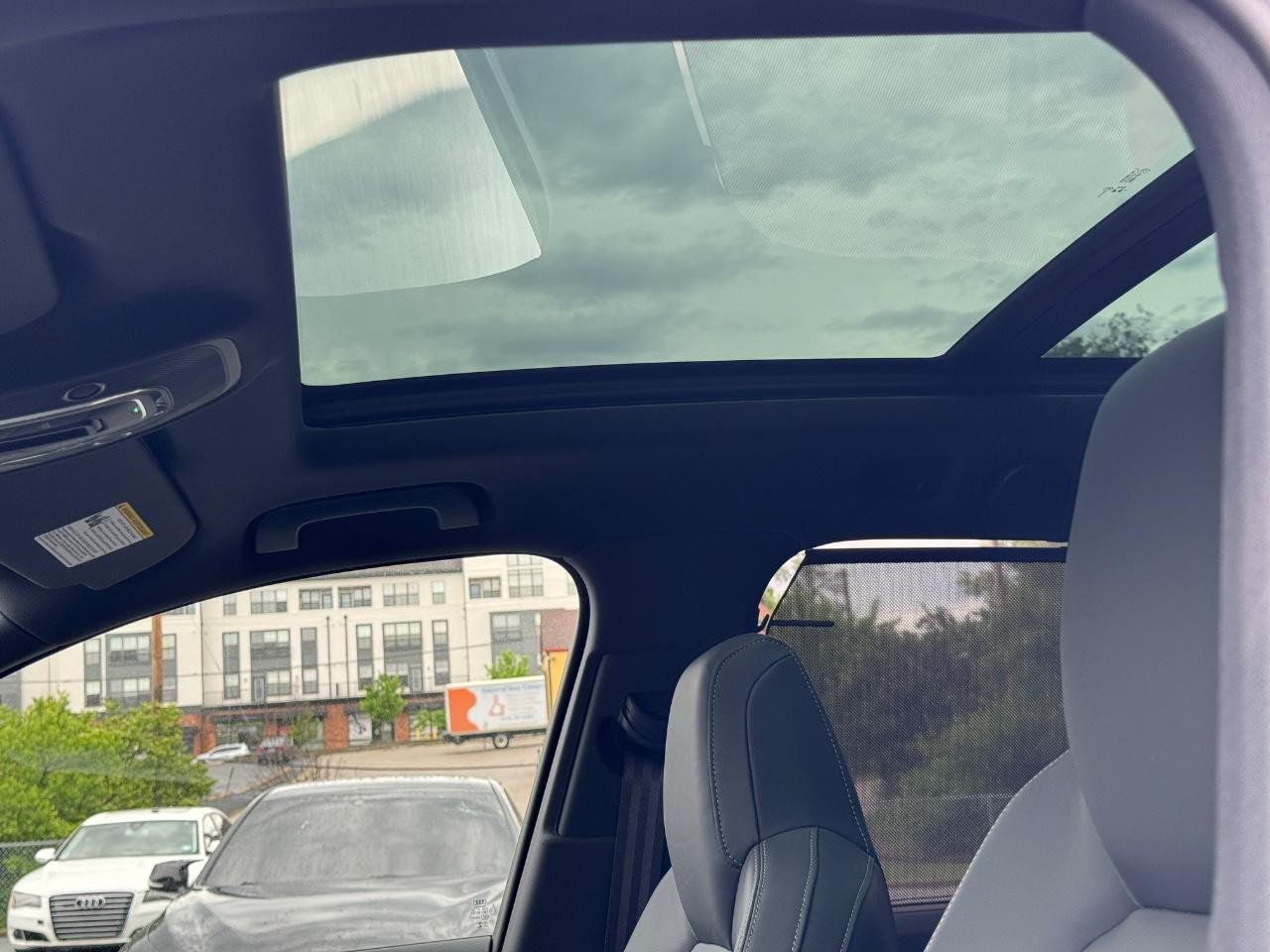 Audi SQ7 Vehicle Full-screen Gallery Image 31