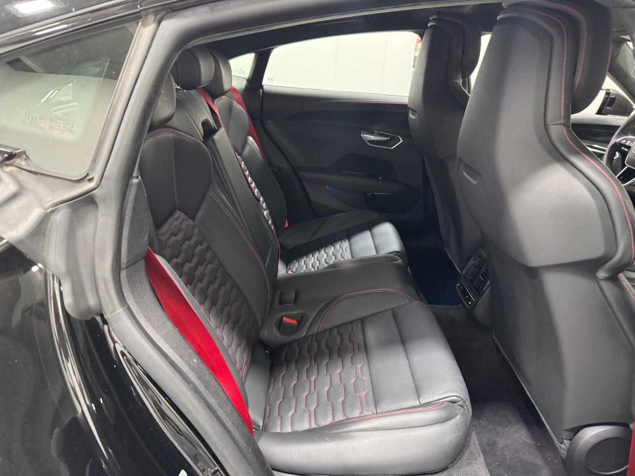 Audi RS e-tron GT Vehicle Full-screen Gallery Image 10