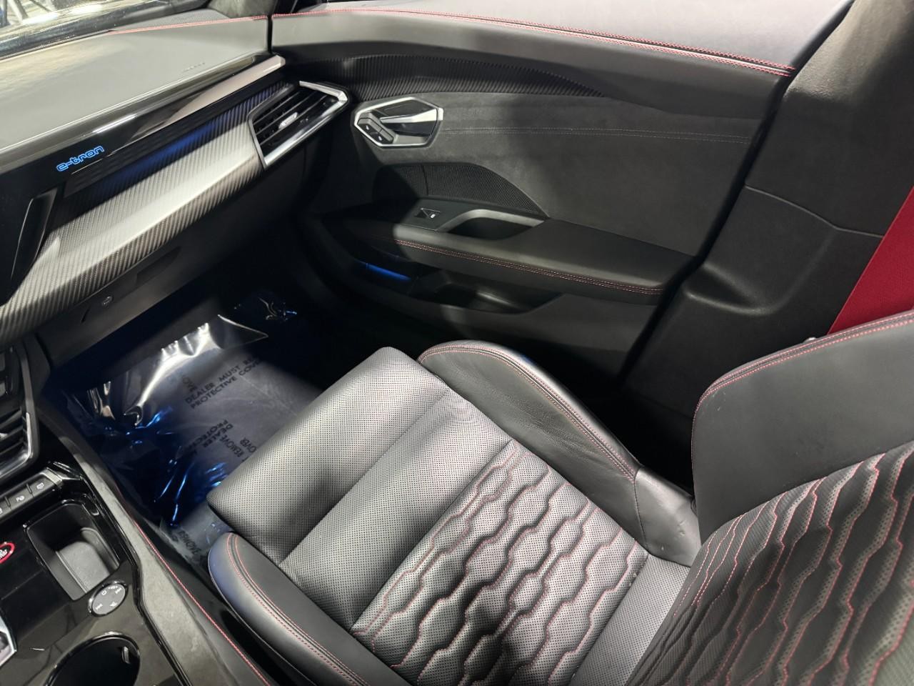 Audi RS e-tron GT Vehicle Full-screen Gallery Image 17