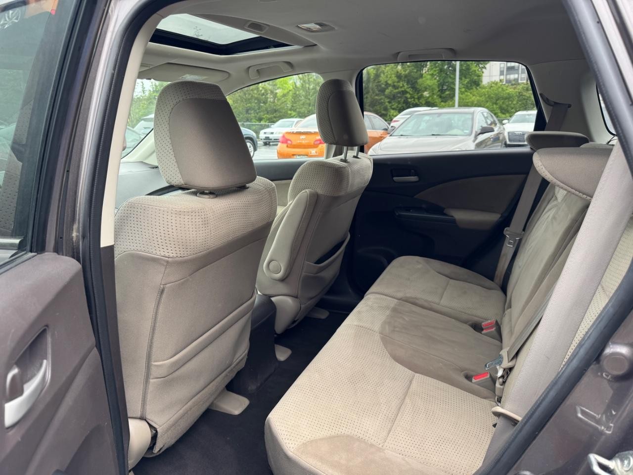 Honda CR-V Vehicle Full-screen Gallery Image 9