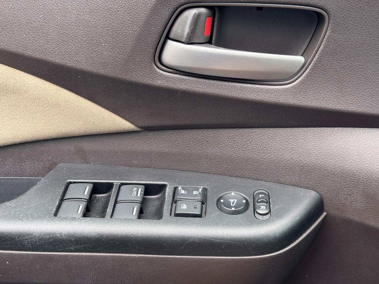 Honda CR-V Vehicle Full-screen Gallery Image 24