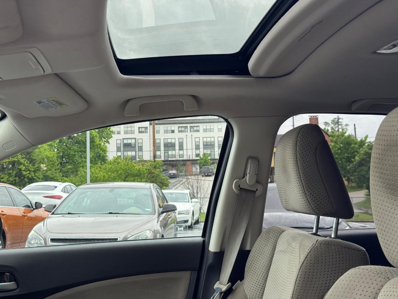Honda CR-V Vehicle Full-screen Gallery Image 29