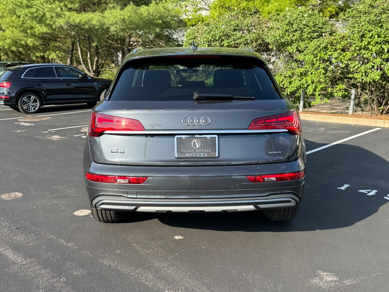 Audi Q5 Vehicle Full-screen Gallery Image 9