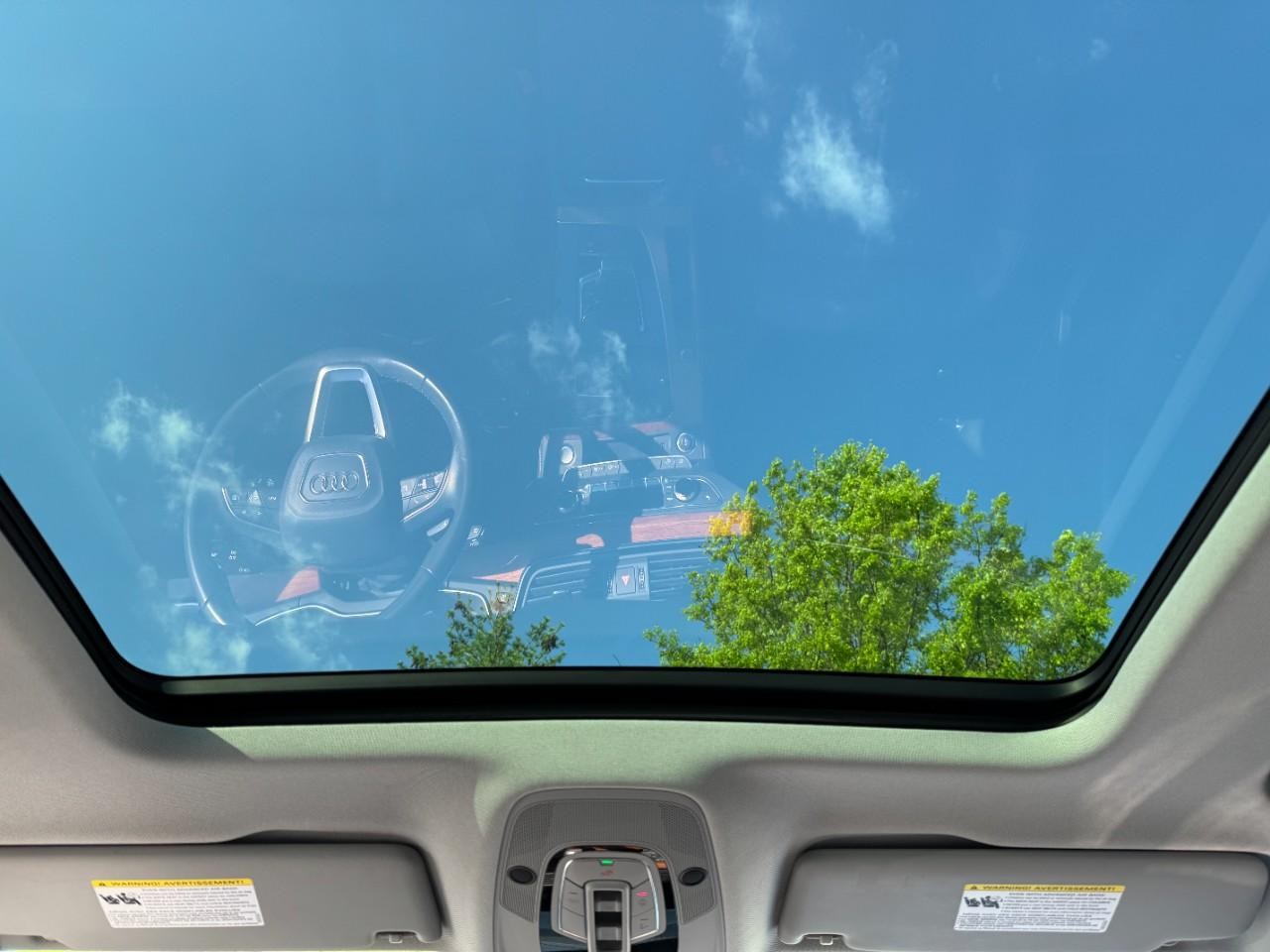 Audi Q5 Vehicle Full-screen Gallery Image 12