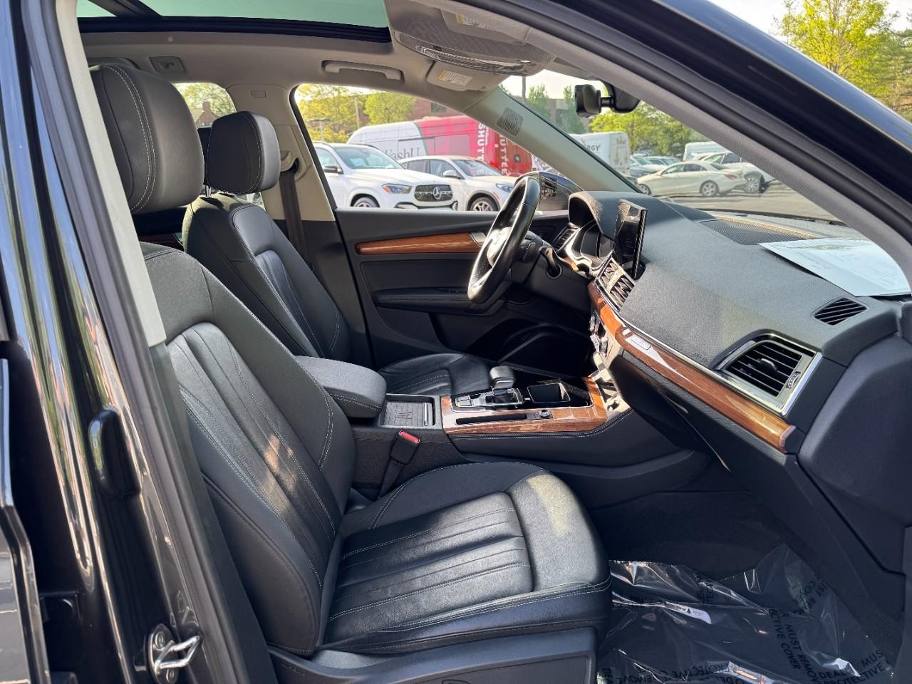 Audi Q5 Vehicle Full-screen Gallery Image 19