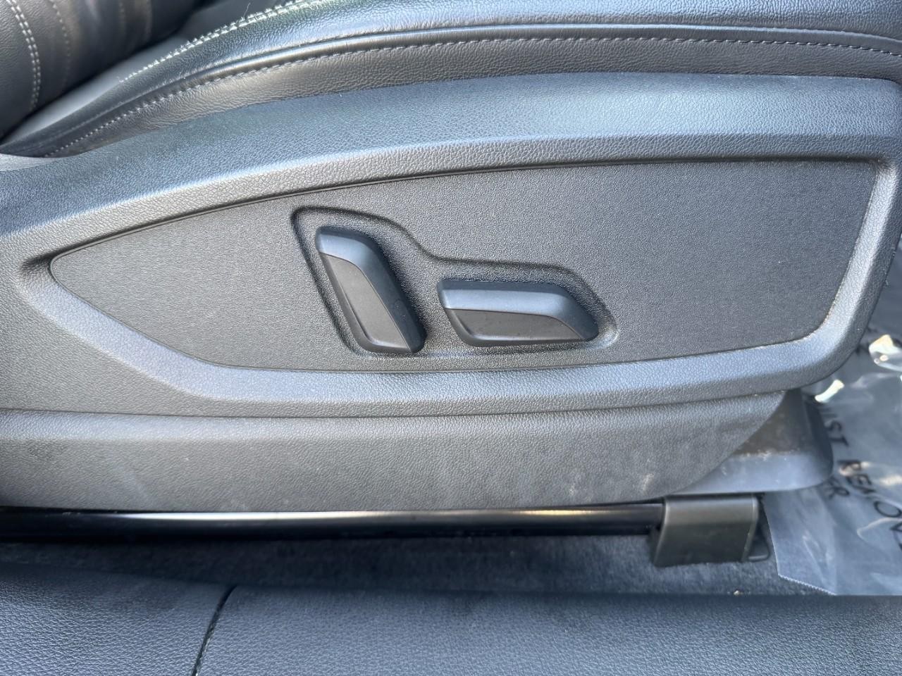 Audi Q5 Vehicle Full-screen Gallery Image 21