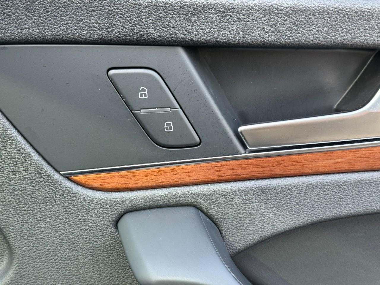 Audi Q5 Vehicle Full-screen Gallery Image 23