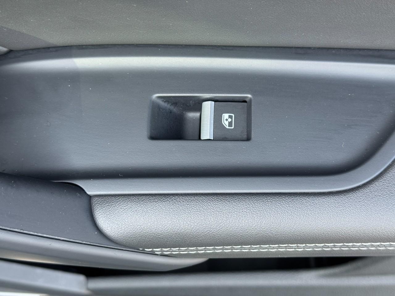 Audi Q5 Vehicle Full-screen Gallery Image 24