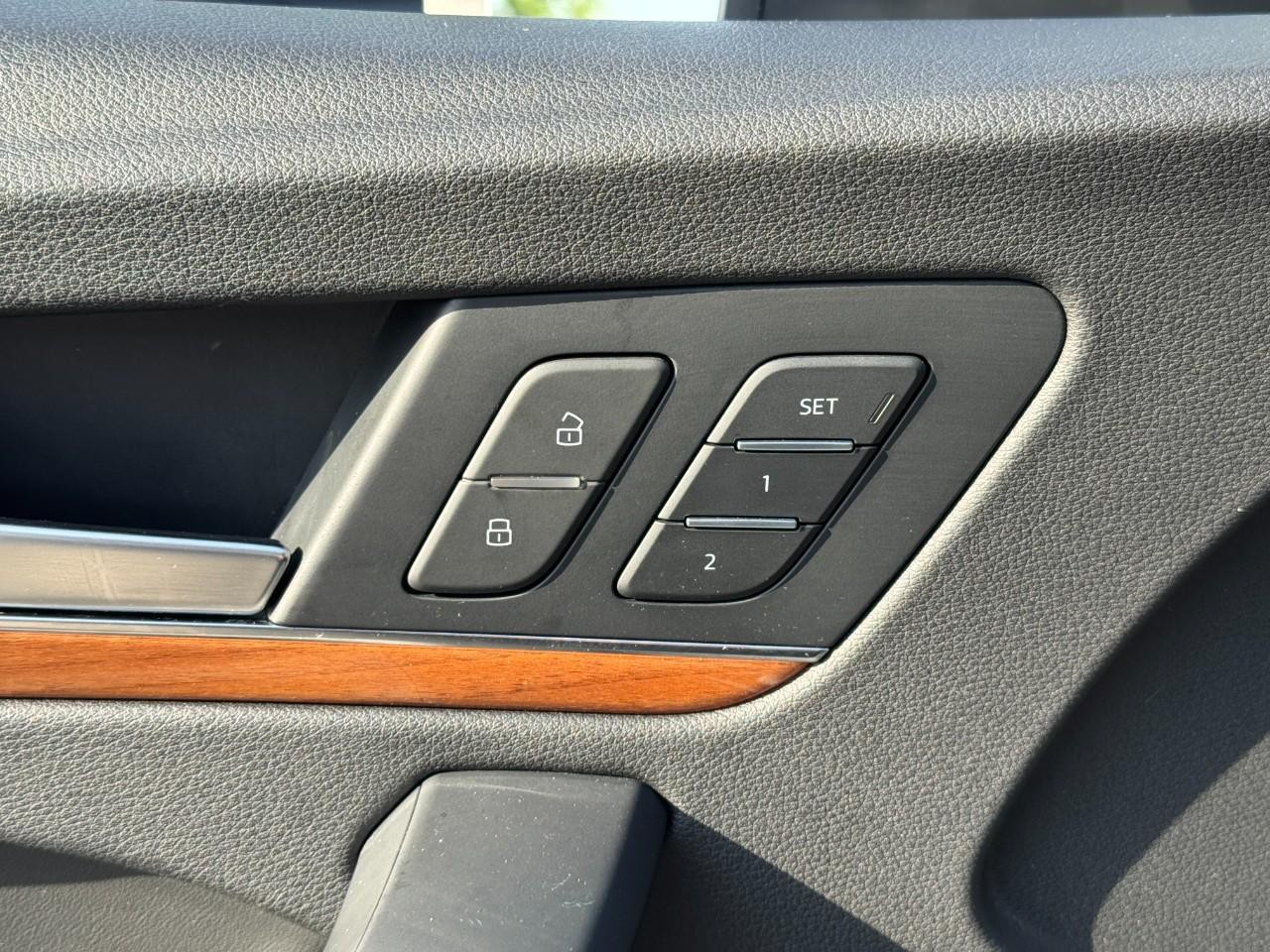 Audi Q5 Vehicle Full-screen Gallery Image 25