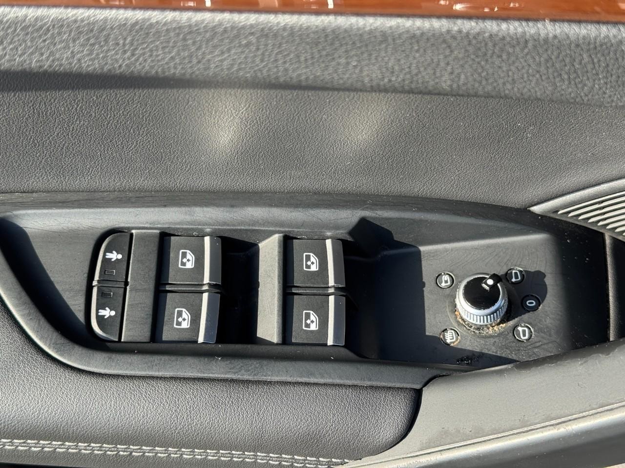 Audi Q5 Vehicle Full-screen Gallery Image 26