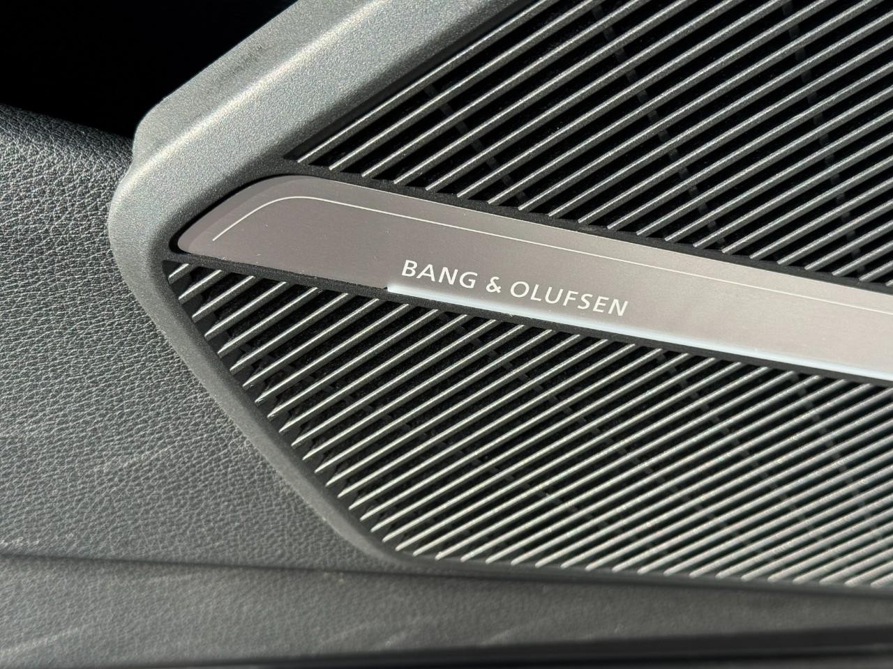 Audi Q5 Vehicle Full-screen Gallery Image 28