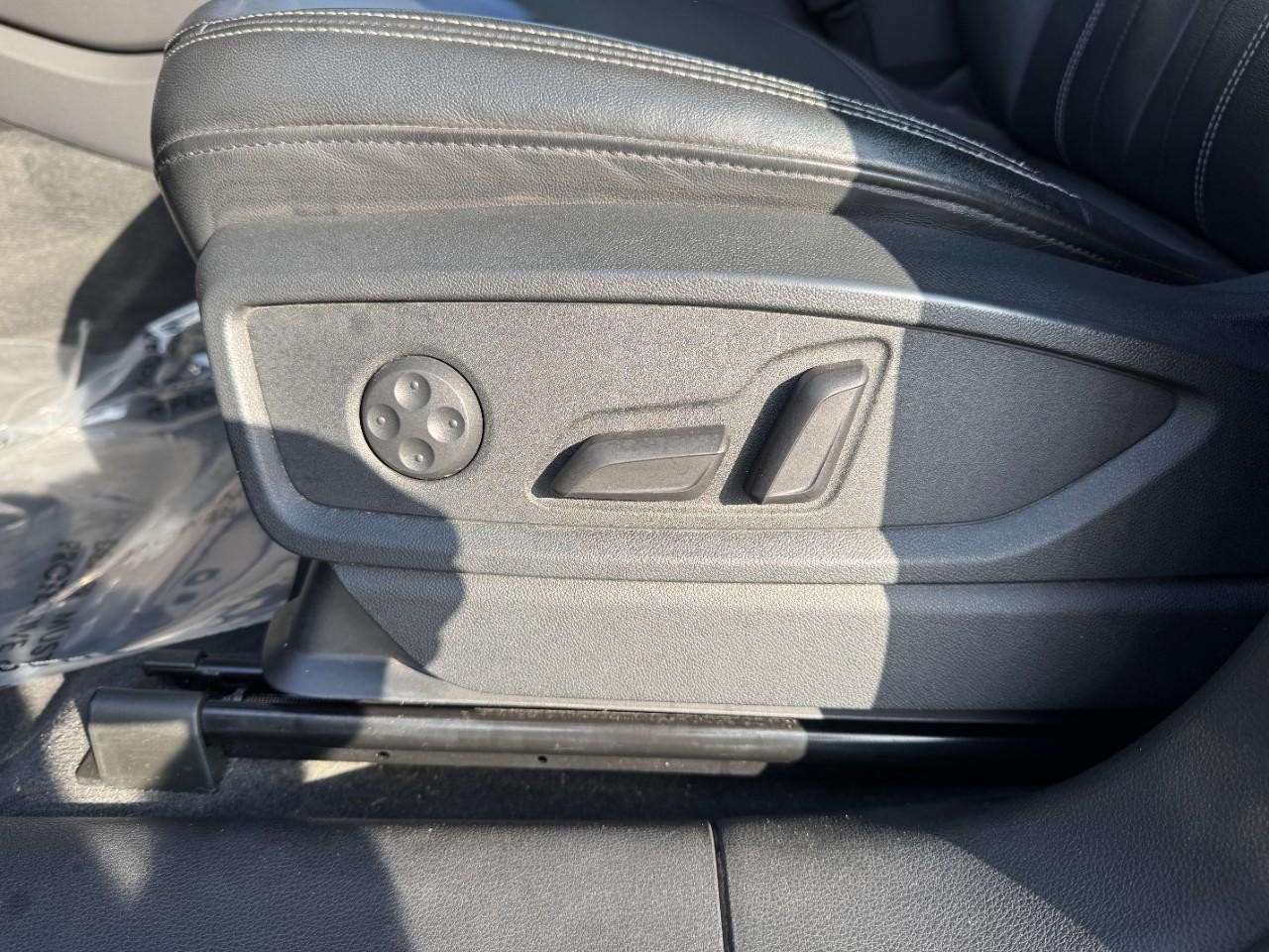 Audi Q5 Vehicle Full-screen Gallery Image 32