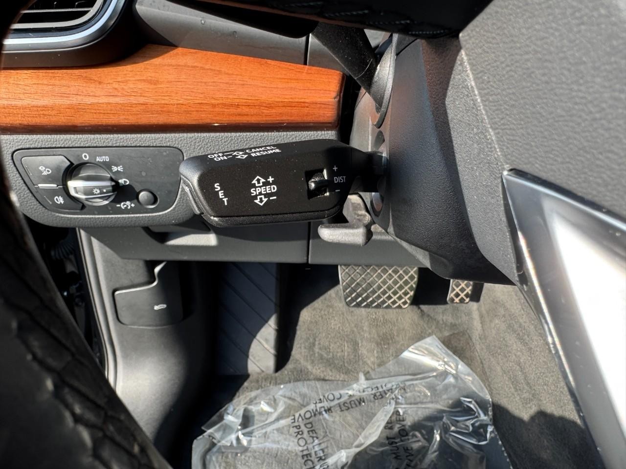 Audi Q5 Vehicle Full-screen Gallery Image 34