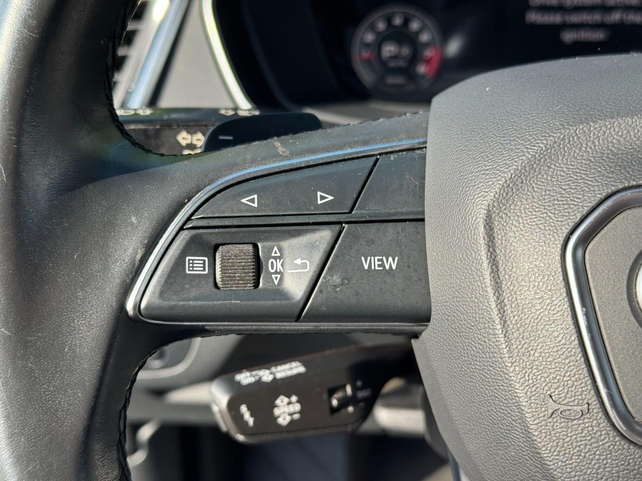 Audi Q5 Vehicle Full-screen Gallery Image 35