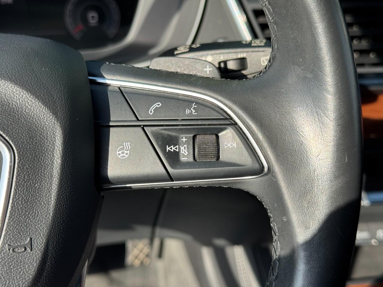 Audi Q5 Vehicle Full-screen Gallery Image 36