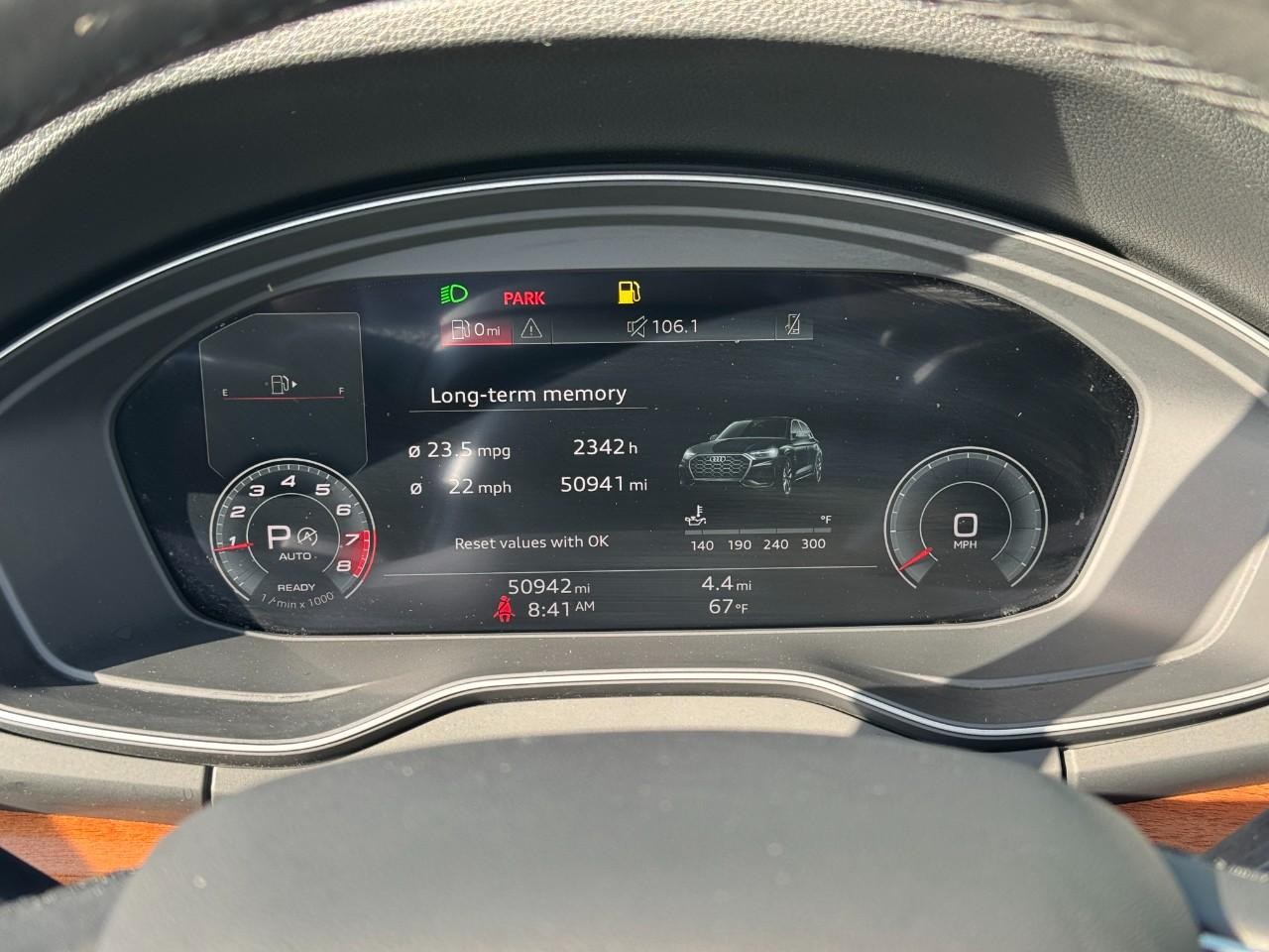 Audi Q5 Vehicle Full-screen Gallery Image 37