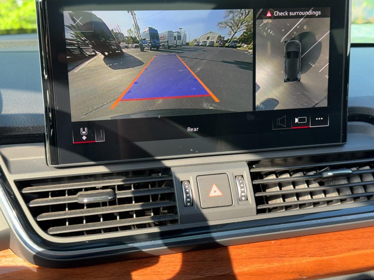 Audi Q5 Vehicle Full-screen Gallery Image 38