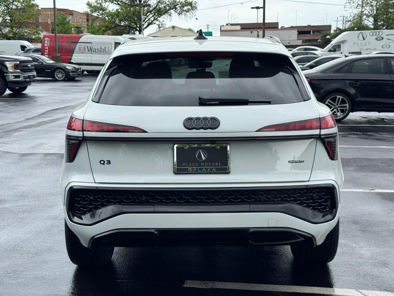 Audi Q3 Vehicle Full-screen Gallery Image 5